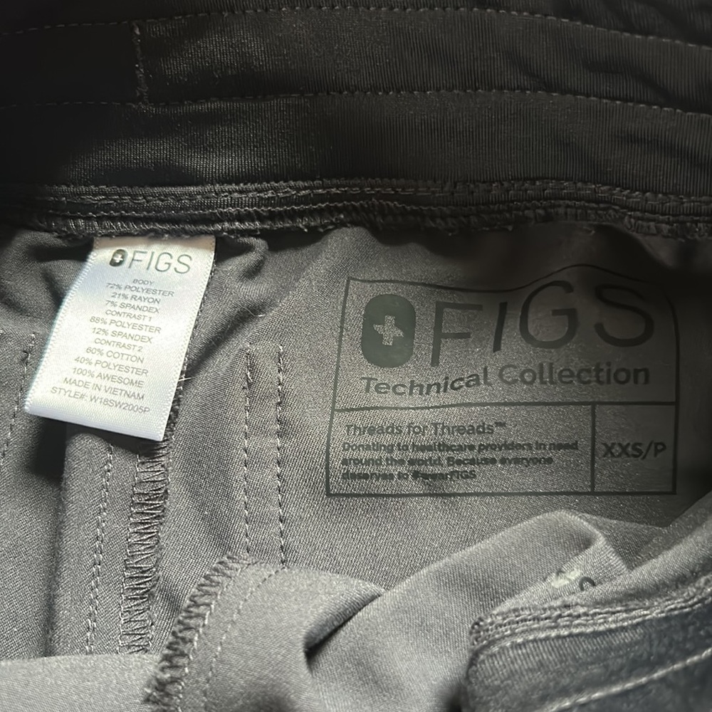 Figs Set Zamora Jogger Pants & Catarina Top Scrubs Charcoal Gray Red Size XXS - Picture 10 of 12